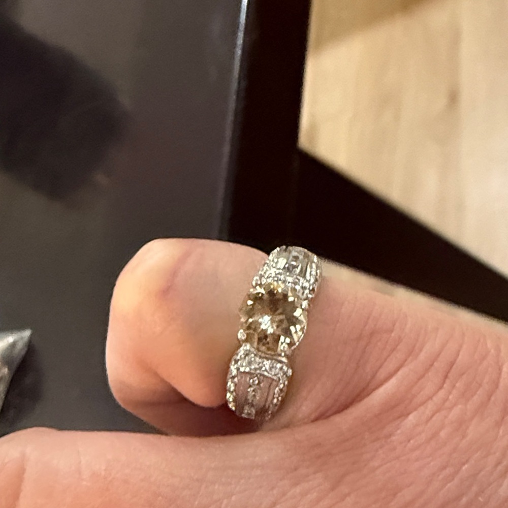 Elegant Champagne Citrine and sterling Silver Ring - size 6 - Picture 1 of 5